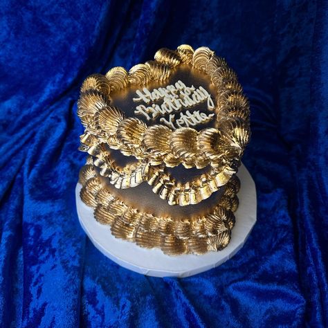 Bronze Birthday Cake, Golden Cake Aesthetic, Gold Cake Aesthetic, Gold Vintage Cake, Gold Heart Cake, Cake Golden Birthday, Golden 23rd Birthday, Tropical Birthday Cake, Birth Cakes