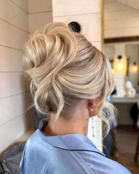 The Updo Darling | Sydney Thomas | The Piled High Twist is still my most asked for style heading into peak wedding season 2024 and I couldn’t be happier 🙌🏻 @vintageveils… | Instagram Bridesmaid Hair Inspo, Wedding Guest Hair, Bridemaids Hairstyles, Event Hair, Wedding Hair Up, Wedding Day Hair, Wedding Glam, Guest Hair, Bridal Hair Inspiration