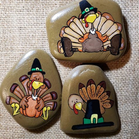 Thanksgiving Rock Painting, Sanibel Shells, Rock Painting Flowers, Fall Rock, Pumpkin Carving Patterns, Happy Turkey Day, Rock Painting Ideas, Halloween Rocks, Square Painting