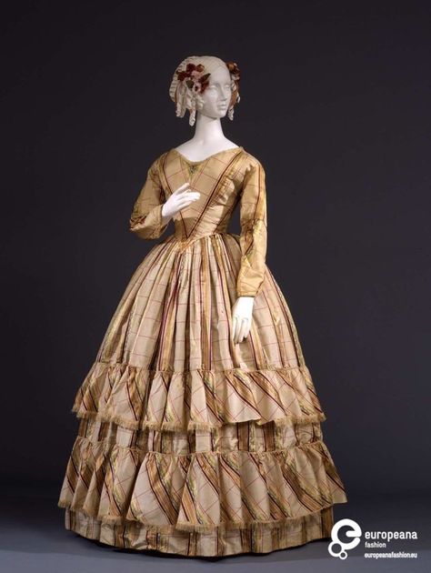 Dress, French, Silk, 1845-1848, Galleria del Costume di Palazzo Pitti 1840 Dress, 1840s Dress, 1840s Fashion, Victorian Sewing, Fashion Eras, Fashion Timeline, Victorian Dresses, Ruffle Gown, 1800s Fashion