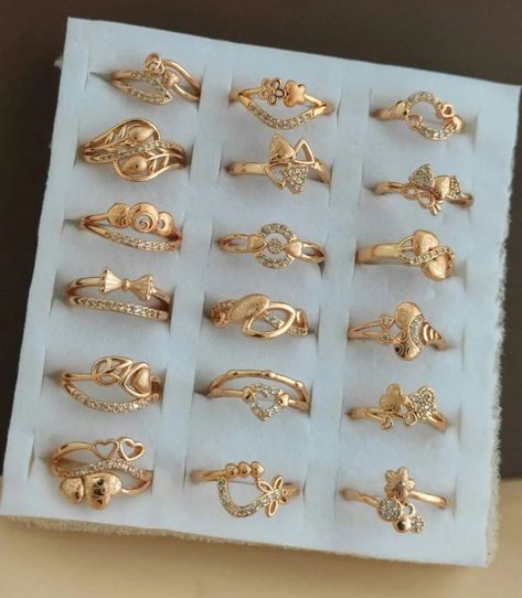 Jwlry Design Gold, Fancy Rings For Ladies, Gold Asthetics, New Ring Designs Gold, Stylish Gold Earrings, Engagement Ring Non Traditional, Top Jewelry Trends, Ladies Gold Rings, Necklace Women Gold