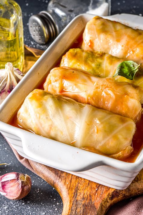 You don’t have to travel all the way to Poland to enjoy a taste of Polish cuisine! With Polana's nationwide U.S. shipping you can enjoy classic Polish foods such as gołąbki shipped right to your door. Our gołąbki (stuffed cabbage rolls) are pre-cooked, so simply warm them up and serve. Visit our page to shop and learn how to serve these cabbage rolls in traditional Polish fashion. Pioneer Woman Cabbage Rolls, Polish Stuffed Cabbage, Easy Stuffed Cabbage, Cabbage Roll Casserole, Ground Beef And Cabbage, Chinese Kool, Comfort Dinner, Cabbage Rolls Recipe, Stuffed Cabbage