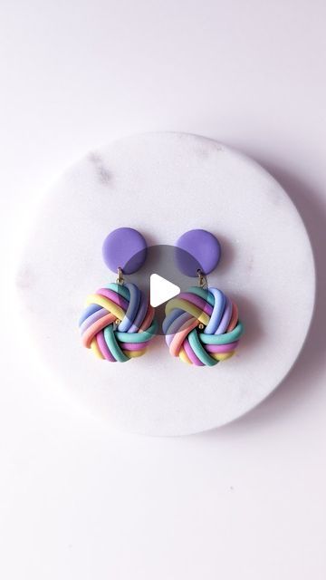 Funky Earrings, Knot Earrings, Co Design, Polymer Clay Tutorial, Polymer Clay Art, Christmas Earrings, Fun Earrings, Diy Earrings, Cute Earrings