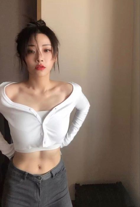 Yuyan The9, The Nines, Crop Tops, Women's Top, On Instagram, Instagram