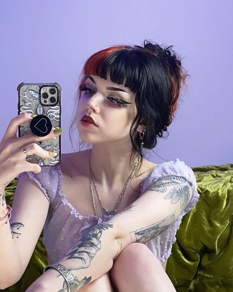 All Posts • Instagram Caroline Carr, Witch Makeup, Hair Reference, Alternative Outfits, Girls Makeup, About Hair, Hair Goals, Pretty Woman, Dyed Hair