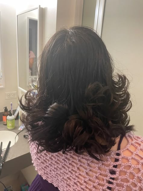 cute bump ups at end with a straightener Long Hair With Flipped Ends, Short Bumped Ends, Straight Bumped Ends, Curled Up Ends Hairstyle, Hair Inspo Curled Ends, Hair Curled Outward At Ends, Bumped Ends Hairstyle Long Hair, Straight Hair With A Curl At The End, Straightened Hair With Flipped Ends