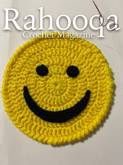 emoji smiling face crochet pattern - Rahooqa Crochet Smile, Crochet Smiley Face, Emoji Laughing, Crochet Emoji, Free Smiley Faces, Crochet Keyrings, Small Patterns, Laughing Face, Crochet Baby Shoes Pattern