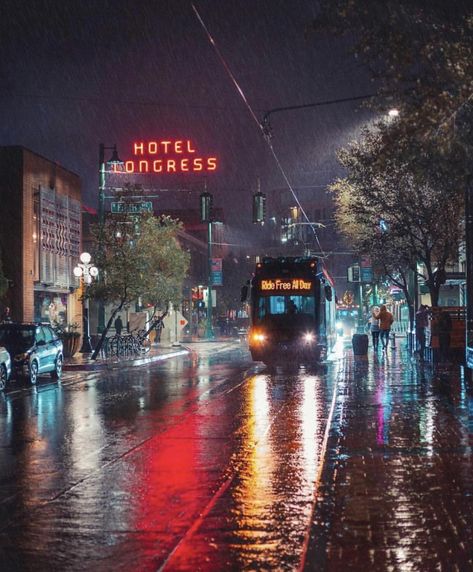 Along the Sun Link streetcar corridor, running from the University of Arizona campus to the Mercado San Agustin, you can experience all kinds of great dining, shopping, and fun things to do! [photo: @rycardo_bia on IG] Tucson Aesthetic, Tucson Arizona Aesthetic, U Of Arizona, University Of Arizona Tucson, University Of Arizona Campus, Downtown Tucson, Arizona Aesthetic, Public Transit, The University Of Arizona