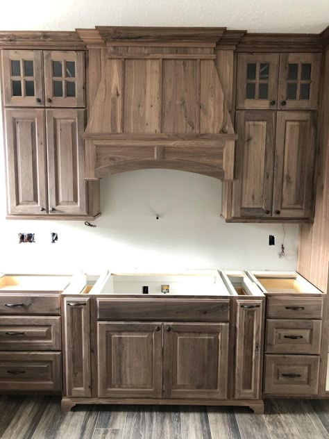 Rustic Wood Cabinets Kitchen, Chestnut Cabinets, Wood Farmhouse Kitchen, Alder Kitchen Cabinets, Kitchen Cabinet Style, Italian Style Home, Hickory Kitchen Cabinets, Stained Kitchen Cabinets, Rustic Country Kitchens