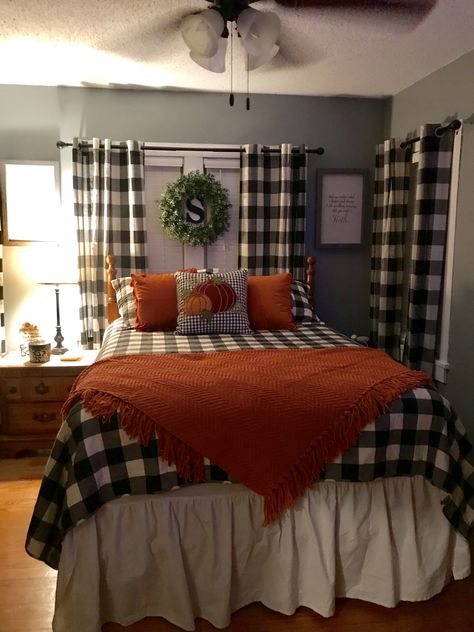 Buffalo Checkered Bedroom Ideas, Buffalo Plaid Bedroom Ideas, Black And White Plaid Bedroom Ideas, Black Buffalo Plaid Bedroom, Buffalo Plaid Bedroom Decorating Ideas, Buffalo Check Bedroom, Buffalo Plaid Bedroom, Day Bed Room, Cozy Kitchen Ideas