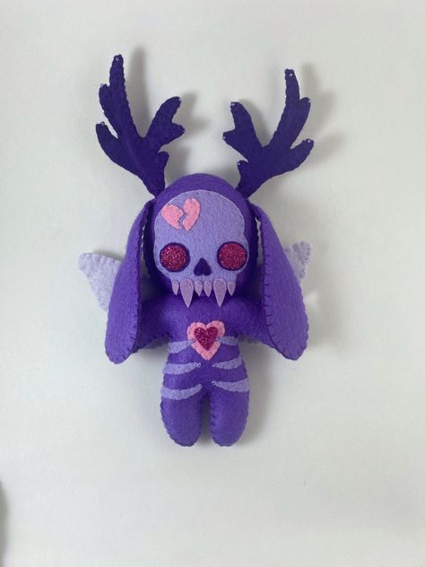 "I made this wolpertinger with wool blend, glitter and acrylic felt, assorted glass beads and polyester stuffing. Aluminum wire in the antlers. Measures approximately 9\"x6\" Please note: This is an art doll. It is not meant for children or pets." Masamichi Yaga, Diy Plush, Diy Plush Dolls, Horror Dolls, Felt Monster, Goth Horror, Felt Crafts Patterns, Felt Gifts, Monster Dolls