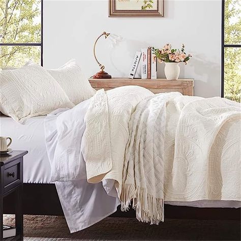 Microfiber bedspread bedding set - Bed Bath & Beyond - 38162523 Double Queen Bed, Laboratory Furniture, Coverlet Bedding, Bed Lights, Traditional Quilts, Bedding Stores, Four Season, Comforter Cover, Queen Quilt