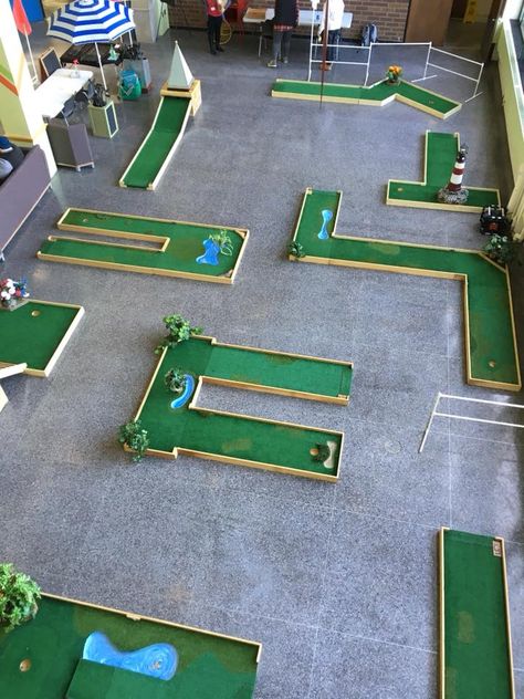 How To Make A Mini Golf Course Putt Putt, Make Your Own Putt Putt Course, Portable Mini Golf Course, Make Your Own Mini Golf Course, Diy Backyard Mini Golf Course, Diy Backyard Putt Putt Golf Course, Table Golf Game, Mini Putt Course Diy, Quarter Flip Game