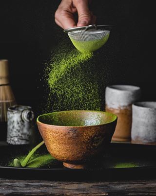 Whether you're a matcha fan or not, you can't deny how gorgeous this photo is! Stellar!!! ****** *🍵🍵🍵🍵🍵🍵* ****** *** Matcha magic 💚 by 📸 @alenka007 📸 *** ****** * 🍵🍵🍵🍵🍵🍵* ****** #matcha #matchatea #matchagreentea #matchaholic #tea #teacup #tealicious #tealovers #cooking #foodphoto #foodporn #food #foodphotography #photography #gorgeouscolor #matchagreen #gorgeous Cheese Sloppy Joes, Iphone Food Photography, Japanese Food Photography, Beer Bacon, Matcha Smoothie, Matcha Drink, Organic Matcha, Sloppy Joe, Matcha Powder