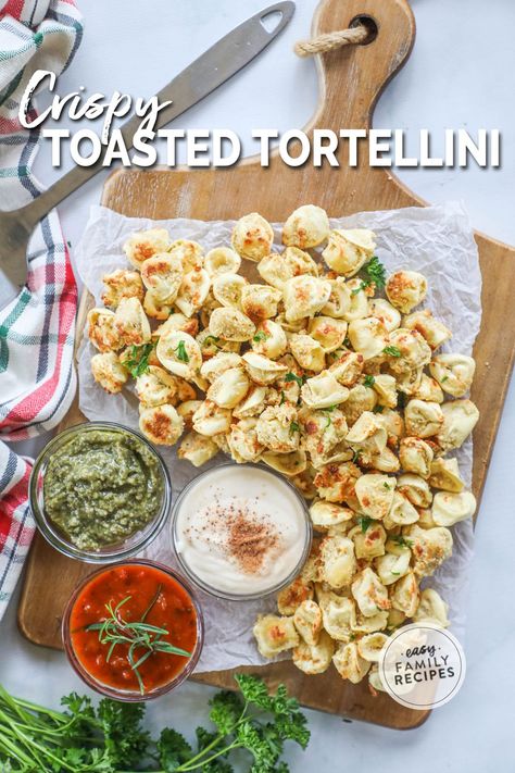 Toasted Tortellini, Tortellini Recipe, Plain Bread, Tortellini Recipes, Appetizers For A Crowd, Seasoned Bread Crumbs, Party Appetizers Easy, Cheesy Pasta, Cheese Tortellini