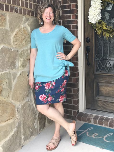 Perfect T and a Cassie skirt is perfect! #lularoe #lularoecassie #lularoeperfectt Cassie Skirt, Floral Skirt, Pencil Skirt, Skirt, Floral, Quick Saves