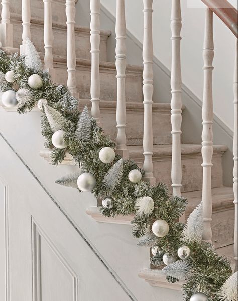 Foraged Christmas, Christmas Staircases, Frosted Christmas Wreath, Christmas Garland Staircase, Christmas Banister, Christmas Hallway, Christmas Stairs Decorations, Christmas Staircase Decor, Hall Stairs