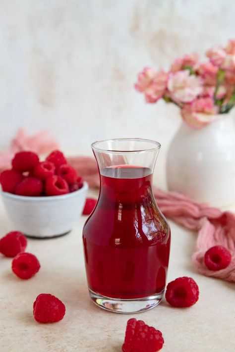 Raspberry Simple Syrup - Bakes by Brown Sugar Raspberry Syrup Recipe, Homemade Raspberry Syrup, Simple Syrup Drinks, Raspberry Simple Syrup, Flavor Cakes, Homemade Coffee Syrup, Diy Extracts, Strawberry Simple Syrup, Simple Syrups