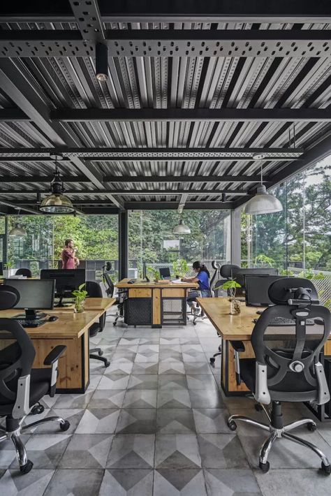 50 Most Efficient Office Interior Design Ideas in India 2023 Modern Industrial Office Space, Warehouse Interior Design, Factory Office Design, Plywood Showroom, Office Interior Design Modern Workspaces, School Elevation, Industrial Exterior Design, Warehouse Office Space, Warehouse Office Design