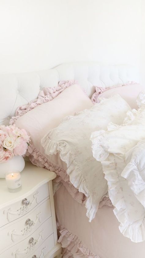 Chic Girly Bedroom, Bedroom Decor Feminine, Pink Shabby Chic Bedroom, Shabby Chic Girls Bedroom, Shabby Chic Romantic Bedroom, Shabby Bedroom, Shabby Chic Aesthetic, Inspired Bedroom, Shabby Chic Curtains