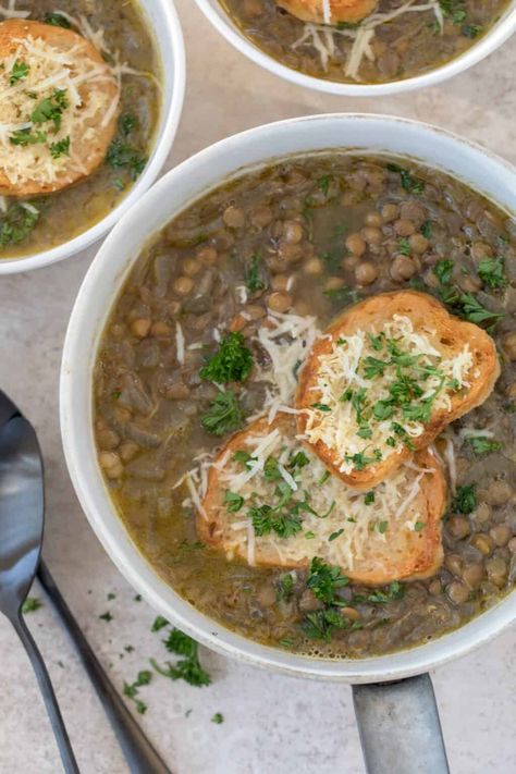 Vegetarian French onion soup meets lentil soup with this delicious French Lentil Soup recipe.  This is the best lentil soup with all the flavors we love about French onion soup with added green lentils (or brown lentils) for a more substantially filling and protein rich vegetarian soup. Brown Lentil Soup, Vegetarian French Onion Soup, French Lentil Soup, Best Lentil Soup, Best Lentil Soup Recipe, Lentils Benefits, Lentil Recipes Easy, French Green Lentils, Harvest Kitchen