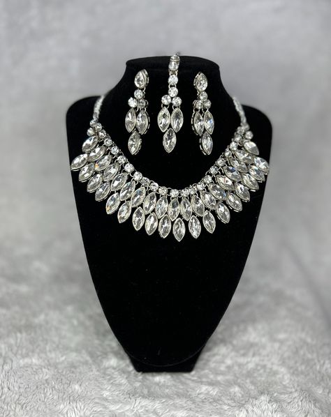 Stunning set featuring necklace, earrings and tika crafted in Silver. The tear drop design adds an elegant touch to this set, perfect for weddings and special occasions. LINK IN BIO #indian #indianwedding #indianbride #jewellery #jewelry #jewelleryset #tika #earrings #kundan #elegant #imitationjewellery #indowestern #modern #silver #teardropjewelry Earrings Kundan, Teardrop Jewelry, Drop Design, Drops Design, Tear Drop, Indian Bride, Necklace Earrings, Indian Wedding, Link In Bio