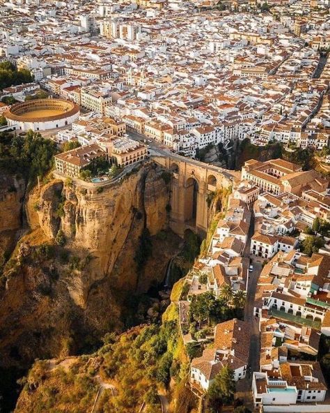 Ronda Spain, Voyage Europe, Andalusia, Elba, Beautiful Places To Travel, Spain Travel, Beautiful Places To Visit, Places Around The World, Most Beautiful Places