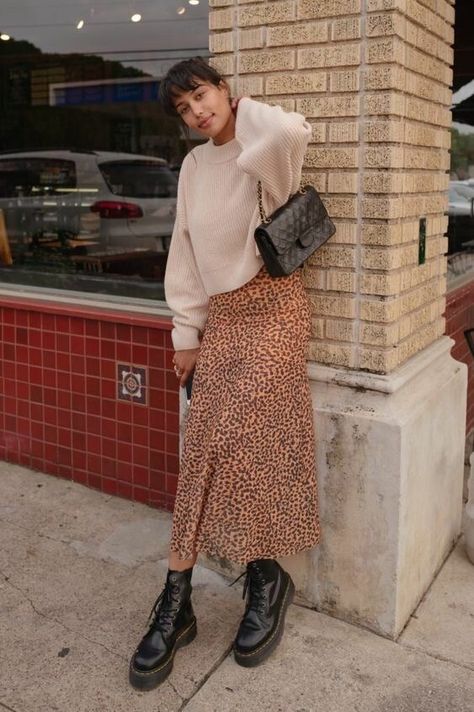 Perfect Winter Outfit, Doc Martens Outfit, Long Skirt Outfits, Winter Skirt Outfit, Autumn Outfits, Cute Fall Outfits, Mode Inspo, Woman Fashion, 가을 패션