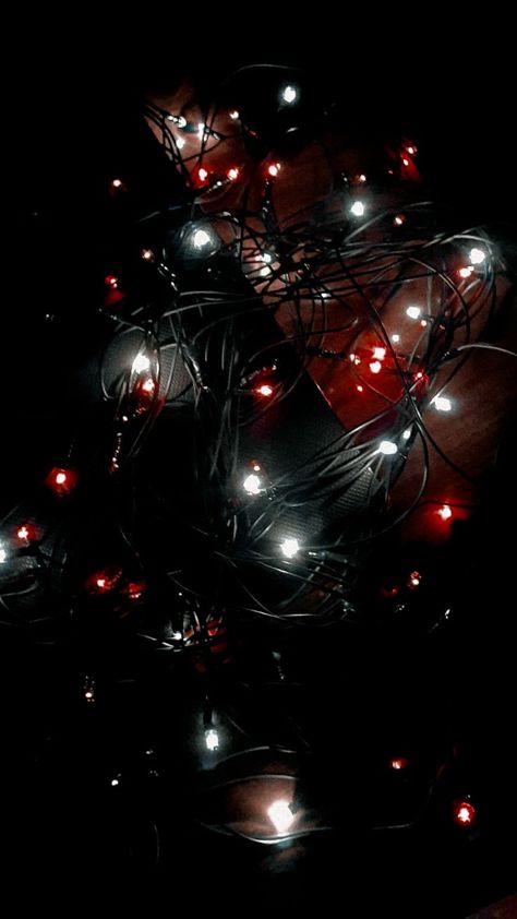 Alt Christmas Wallpaper, Goth Christmas Aesthetic Wallpaper, Creepy Christmas Aesthetic, Emo Christmas Aesthetic, Grunge Christmas Wallpaper, Emo Christmas Wallpaper, Creepy Christmas Wallpaper, Spooky Christmas Aesthetic, Spooky Christmas Wallpaper