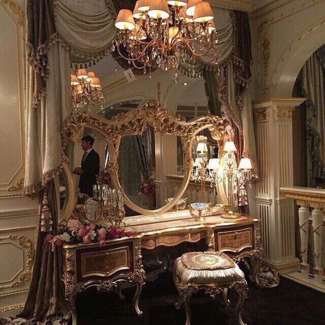 @nayema🕊 Era Victoria, Istoria Artei, Castle Aesthetic, Royal Aesthetic, Baroque Architecture, Princess Aesthetic, A Mirror, Beautiful Architecture, My New Room