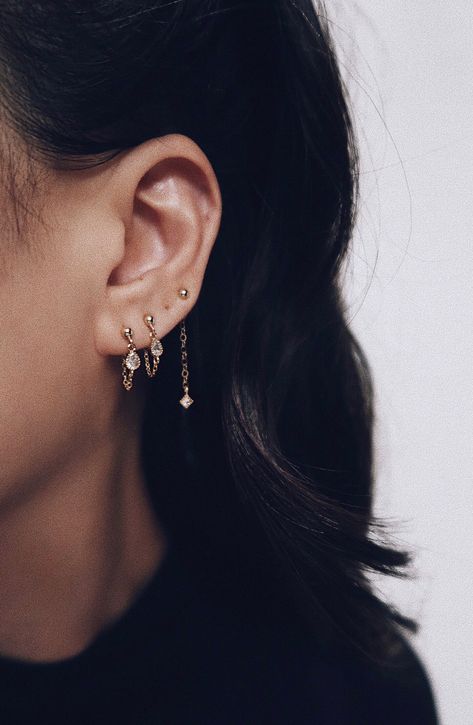 Ear Huggies, Chain Hoop Earrings, Ears Pierced, Dainty Gold Earrings, Gold Chain Earrings, Cute Ear Piercings, Earrings Chain, Initial Earrings, Chain Loop