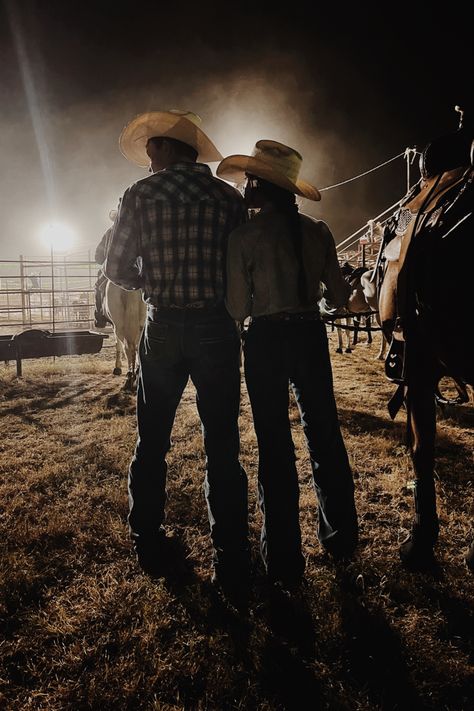 Country Couple Dancing Aesthetic, Black Country Couples, Old Country Love Aesthetic, Cute Rodeo Couple Pics, Rodeo Relationship Goals, Rodeo Asethic, Cute Western Couples, Rodeo Boyfriend, Rodeo Couples Goals