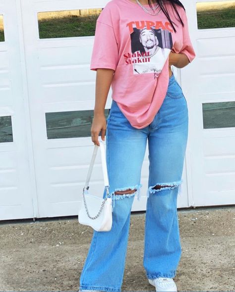 Outfit inspo 
Streetwear girl 
Outfit street aesthetic 
Aesthetic girl 
T shirt Tupac Oversized Tshirt Bell Bottoms, Bottom Jeans Outfit, Worship Concert, Bell Bottom Jeans Outfit, Bottom Jeans, Bell Bottom Pants, Jeans Outfit, Bell Bottom, Streetwear Outfit