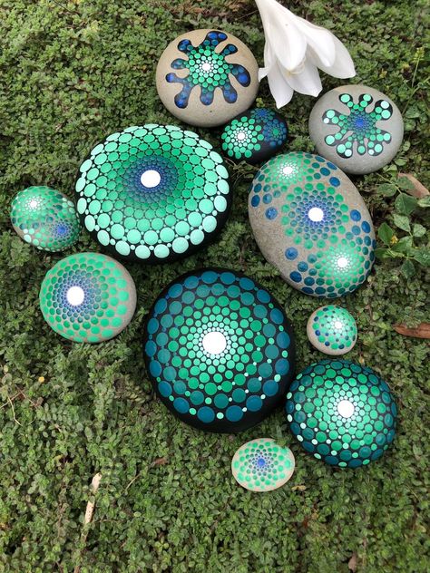 Hand Painted Mandala Stone/rock - Etsy Stone Patio Ideas, Wallpaper Stone, Paint Stone, Tattoo Plant, Stone Paint, Diy Rock Art, Mandala Painted Rocks, Rock Aesthetic, Stone Patio