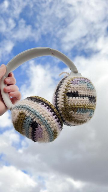 Crochet Headphone Cover Pattern, Crochet Bose Headphone Cover, Crochet Headphone Cover Aesthetic, Headphones Cover Crochet, Knitted Headphone Covers, Crochet Headphone Cover Free Pattern, Crochet Sony Headphone Cover, Headphone Crochet Covers, Knit Headphone Cover