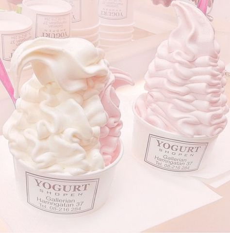 Xoxo, ♡ Pinterest : @1kco0zwe8r4mzzk. Frozen Yoghurt, Ice Creams, Frozen Treats, Frozen Yogurt, Pretty Food, I Love Food, Cute Food, Aesthetic Food, Good Eats