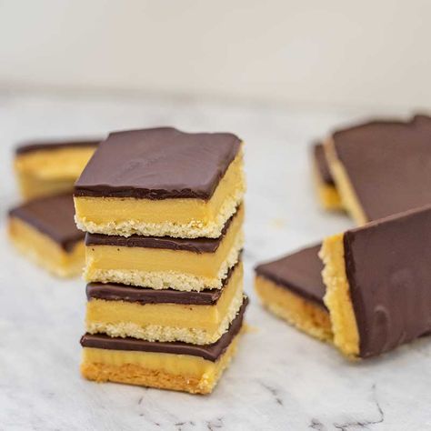 Keto Caramel Slice Recipe - Millionaires Shortbread Millionaire Bars, Keto Caramel, Caramel Shortbread, Caramel Filling, Cookie Base, Caramel Slice, Keto Sweets, Low Carb Treats, Low Carb Dessert