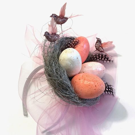 Easter Hats For Women, Easter Hat Parade Ideas, Girls Easter Bonnet, Easter Bonnet Hat, Easter Bonnet Ideas, Headdress Ideas, Ceramic Art Studio, Feather Pens, Easter Hat Parade