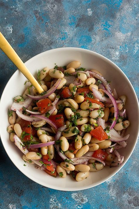 فاصوليا بيضاء, Mediterranean Salads, White Bean Salad Recipes, Ella Vegan, Homemade Potato Salads, Bulgur Salad, Tabbouleh Salad, Perfect Salad, White Bean Salad