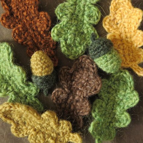 Fun before Autumn, oak leaves & acorns pattern Crochet Leaf Free Pattern, Crochet Cosplay, Crocheted Leaves, Crochet Fall Decor, Leaf Crochet, Acorn Leaf, Crochet Leaf Patterns, Fall Crochet Patterns, Leaf Patterns