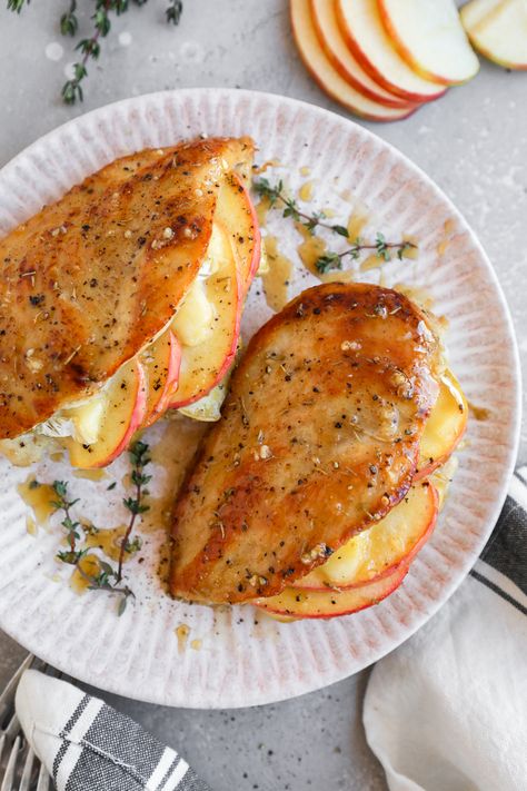 Apples Dinner Recipe, Baked Chicken With Brie, Sweet And Savory Dinner, Chicken Breast Fall Recipes, Savory Stuffed Apples, Apple Meals, Apple And Brie, Chicken Apple, Brie Dishes