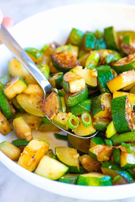 Sauteed Zucchini Recipes, Cook Zucchini, Inspired Taste, Easy Zucchini Recipes, How To Cook Zucchini, Resep Salad, Sauteed Zucchini, Roasted Vegetable Recipes, Vegetables Side Dishes