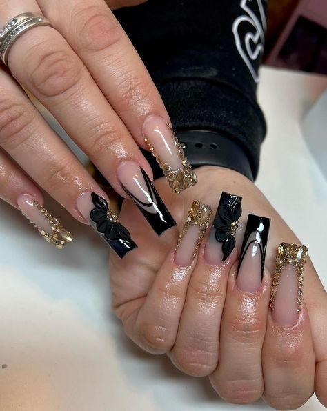 𝔫𝔞𝔦𝔩𝔟𝔞𝔟𝔢𝔟𝔯𝔦🩶 (@nailbabebri) • Instagram photos and videos Prom 2k24, Gold Acrylic Nails, Nails Now, Nice Nails, Nails Design With Rhinestones, Black Nail, Instagram Nails, Beautiful Nail Designs, Elegant Nails