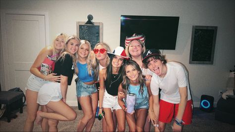 film picture 4th Of July Poses With Friends, Fourth Of July With Friends, 4th Of July Aesthetic Pictures, Fourth Of July Party Aesthetic, Vintage Fourth Of July Aesthetic, 4th Of July Party Aesthetic, 4th Of July Instagram Pictures, Fourth Of July Friends, Fourth Of July Pictures