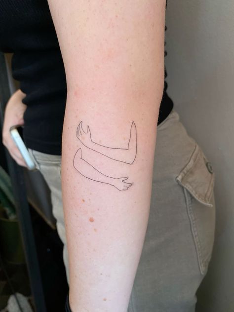 Hug Tattoo, Brother And Sister Tattoos, Brother And Sister Tattoo Ideas, Sister Tattoo Ideas, Friends Tattoo, Tiny Tats, Self Love Tattoo, Tattoo New, Sisterly Love