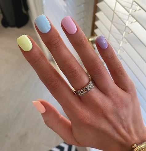 Multicoloured Nails, Multicolored Nails, Tato Henna, Plain Nails, Simple Gel Nails, Minimal Nails, Casual Nails, Cute Gel Nails, Rainbow Nails