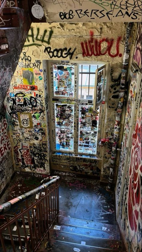 Berlin Cool Places, Uk Grunge Aesthetic, Abandoned Places Graffiti, German Graffiti, Graffiti Aesthetic, Graffiti Room, Berlin Aesthetic, Berlin Graffiti, Urban Graffiti