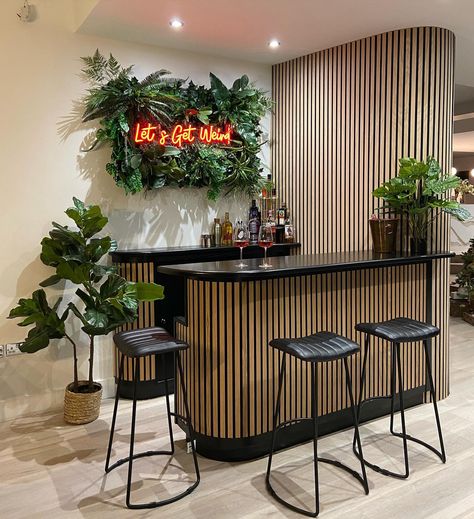 Bar With Wood Paneling, Basement Entertainment, Led Decoration, Diy Home Bar, Wood Wall Panels, Wood Slat Wall, Curved Walls, Deco Originale, Games Room