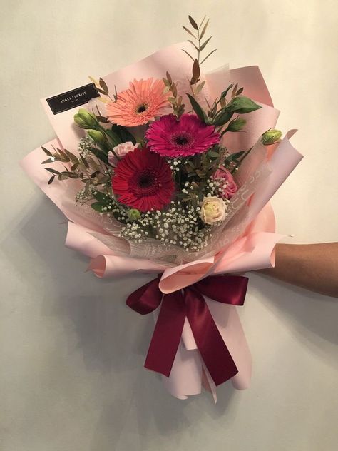 Flowers 🌺 on Twitter: "… " Gerbera Flower Bouquet, Gerberas Bouquet, Flowers For Wall, Paper Craft Flowers, Gerbera Bouquet, Birthday Flowers Bouquet, Craft Flowers, Flower Bouquet Diy, Red Rose Bouquet