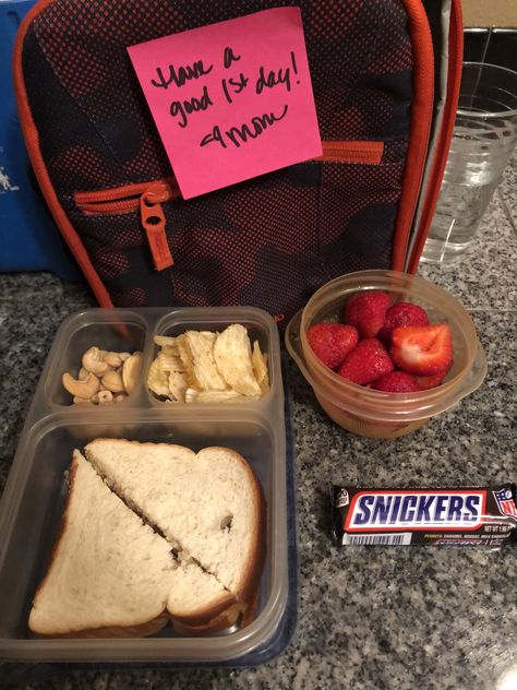 Pb & j, chips, cashews, strawberries & full size snickers bar. Homemade School Lunches, Crazy Bread, Light Sauce, Snickers Bar, School Bag Essentials, Future Man, Deep Dish Pizza, School Lunch Ideas, Lunchbox Ideas